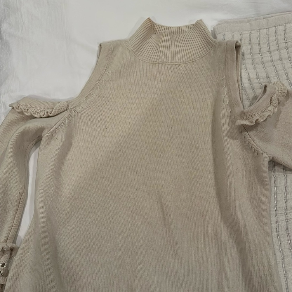 A beautiful Jonathan simkhai beige sweater